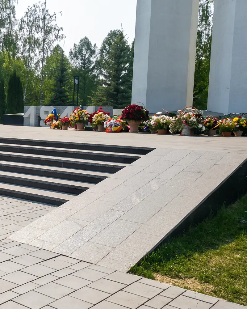 Скульптуры, монументы, обелиски
